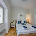 Old Bay Leave Town - Happy Apartamento Mali Lošinj