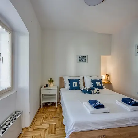 Old Bay Leave Town - Happy Apartamento Mali Lošinj